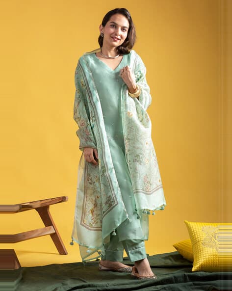 vishva creation Women Embroidery Straight Kurta Set