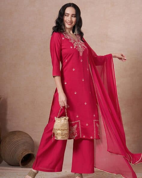 GOSRIKI Women Embroidered Straight Kurta Set