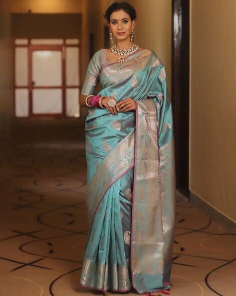 Women Kanjeevaram Silk Saree with Contrast Border