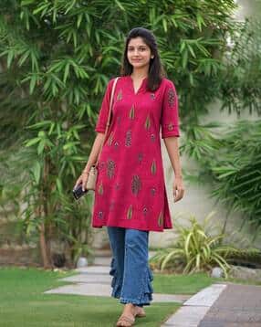 Women Floral Print Straight Kurti 