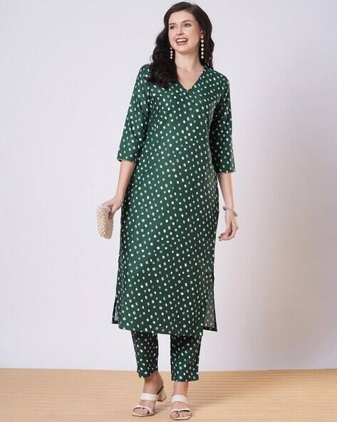 GOSRIKI Women Polka-Dot Straight Kurta Set