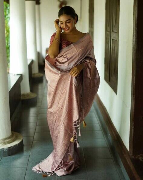 Wedani Women Traditional Saree with Zari Border