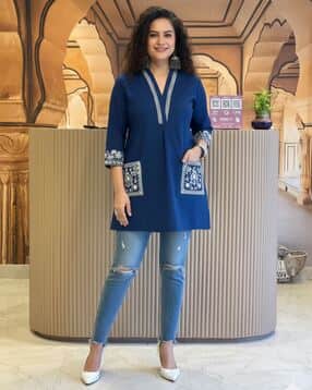 acai Women Embroidered V-Neck Tunic-picture-23