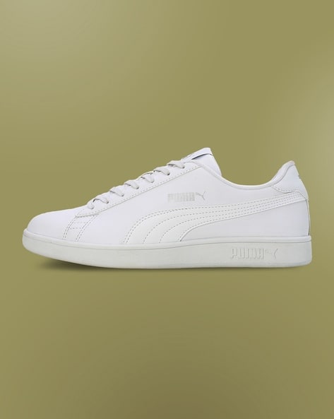 https://assets.ajio.com/medias/sys_master/root1/20251209/SpEe/69384e8a8945db77cf1c8fb5/-473Wx593H-465654605-white-MODEL.jpg