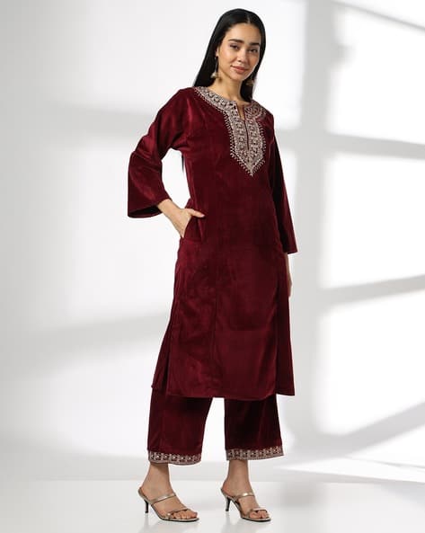 AVAASA SET Women Embroidered Velvet Straight Kurta & Pants Set