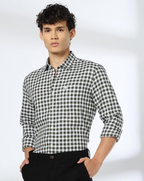 NETPLAY Men Checked Slim Fit Shirt with Patch Pocket