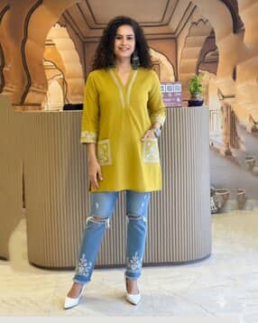 Women Embroidered Straight Kurti