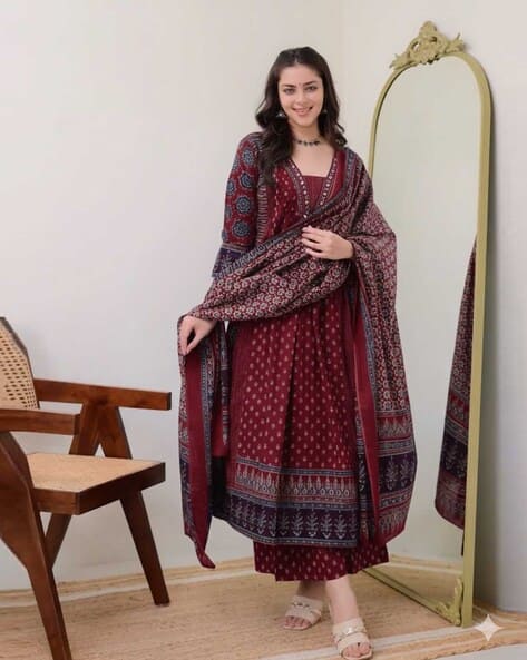 SVARAA Women Floral Print Anarkali Kurta Suit Set