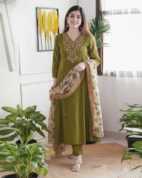 SVARAA Women Embroidered Anarkali Kurta Suit Set