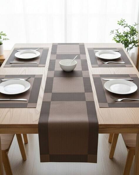 WE3 Set of 4 Non-Slip Placemats with Table Runner