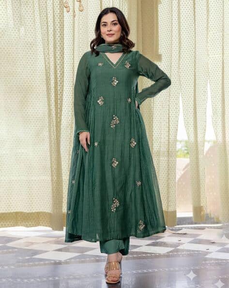 Buy Women's Ethnic Wear Online: Low Price Offer on Ethnic Wear for Women -  AJIO