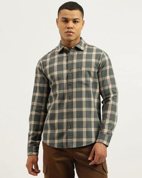 UNITED COLORS OF BENETTON Men Brushed Checked Regular Fit Shirt with Patch Pocket