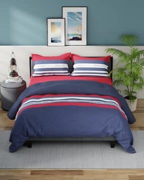 Striped Double Comforter with Double Bedsheet & 2 Pillow Covers