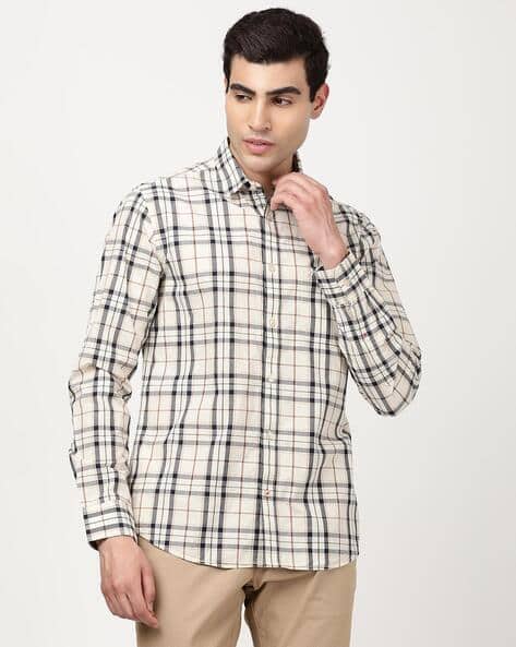 Men Checked Slim Fit Shirt with Patch Pocket