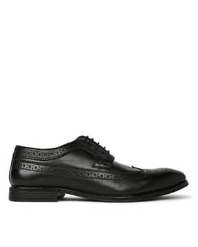 Men Star In Derby Formal Shoes