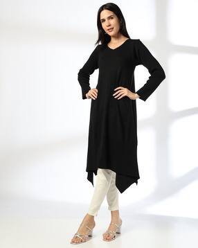women v-neck asymetric hemline kurta