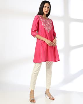 avaasa mix n' match Women Embroidered Festive Kurta image