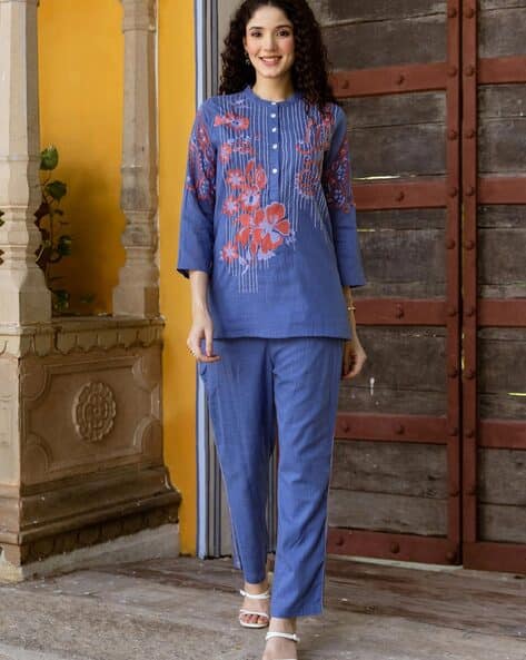 ASHRIFAB Women Floral Embroidered Top & Pants Co-Ord Set