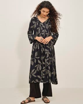 Women Floral Print Flared Kurta-image-33
