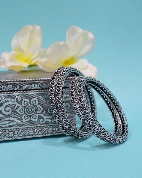 SALONI FASHION JEWELLERY Women Set of 4 Silver-Plated Bangles
