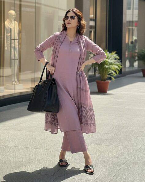 GOSRIKI Women Straight Kurta with Pants & Printed Dupatta