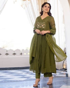 Women Embroidered 3-Piece Kurta Suit Set-image-23