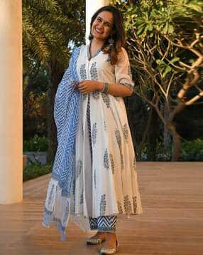 Women Floral Print Flared Kurta with Pants & Dupatta