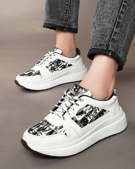 XE LOOKS Women Typographic Print Lace-Up Sneakers