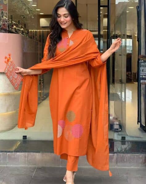 Nyrika Women Geometric Print Straight Kurta Set with Dupatta