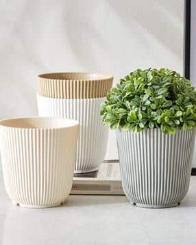 Set of 4 Round-Shaped Ribbed Planters