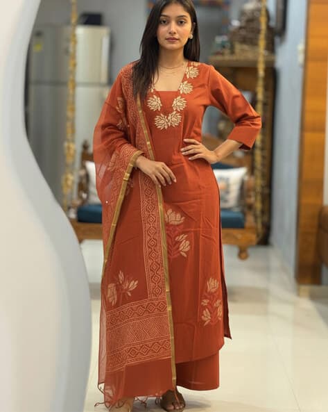 SVARAA Women Embroidered Straight Kurta Set