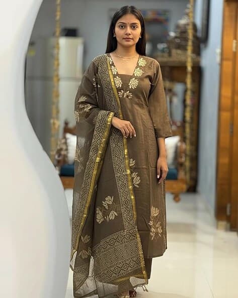 GOSRIKI Women Embroidered Straight Kurta Suit Set