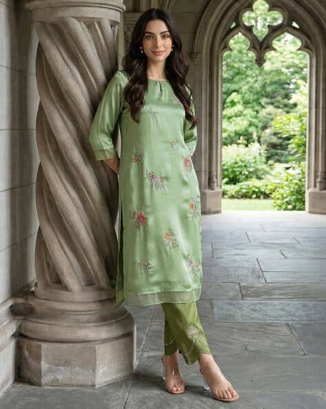 Women Embroidered Straight Kurta
