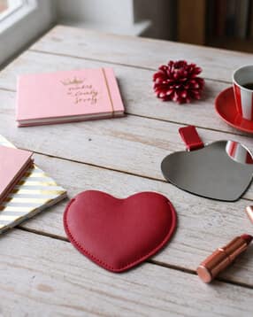 Women Portable Pocket Heart Mirror with Case