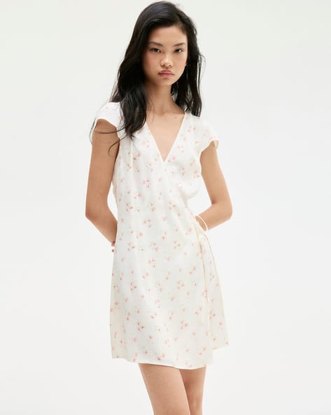 h&m cream floral dress Women's Cream/Floral Oversized crinkled dress