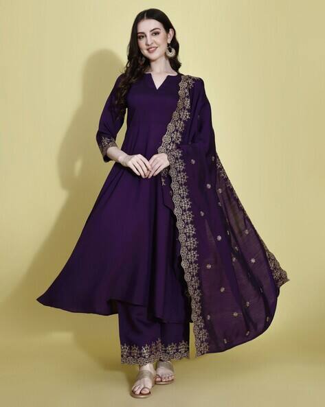 SVARAA Women Embroidery Kurta Set
