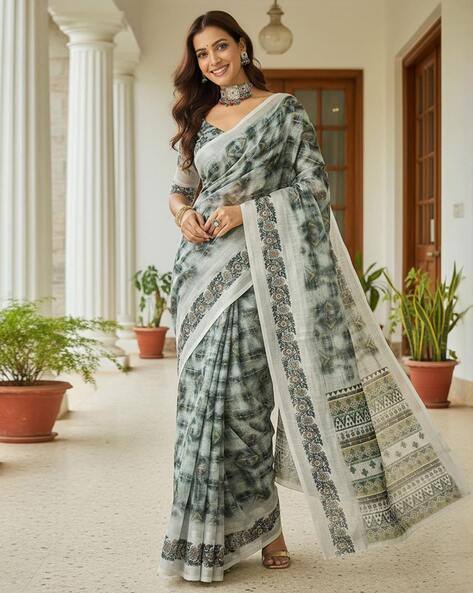 Nyrika Women Floral Print Saree