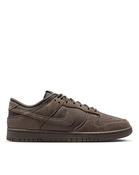 Dunk Low Retro SE Sneakers