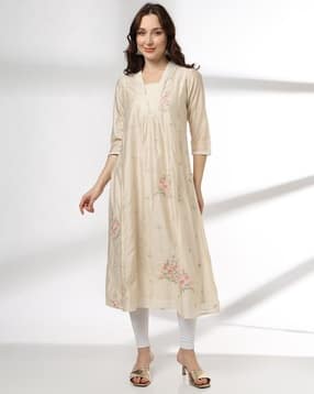Women Embroidered Shawl-Collar Kurta-image-30