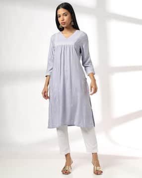avaasa mix n' match Women Embroidered V-Neck Straight Kurta-picture-20