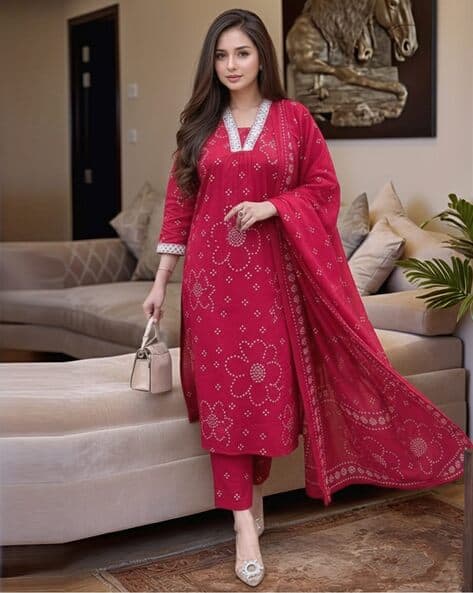 SVARAA Women Floral Print Straight Kurta Suit Set