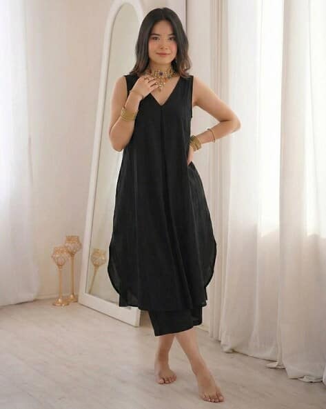 GOSRIKI Women Sleeveless Flared Kurta Set