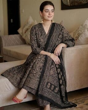 svaraa Women Paisley A-line Kurta Set-picture-34