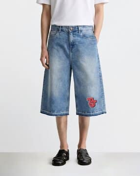 the indian garage co Men Washed Regular Fit Denim Wide-Leg Shorts-picture-11