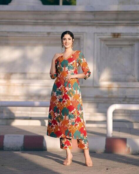 SVARAA Women Floral Print Straight Kurta with Palazzos