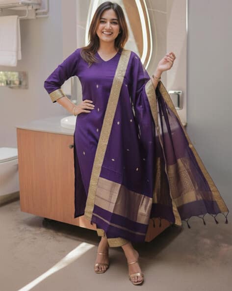 HB VENTURE Women Zari Weaved Straight Kurta & Dupatta Set