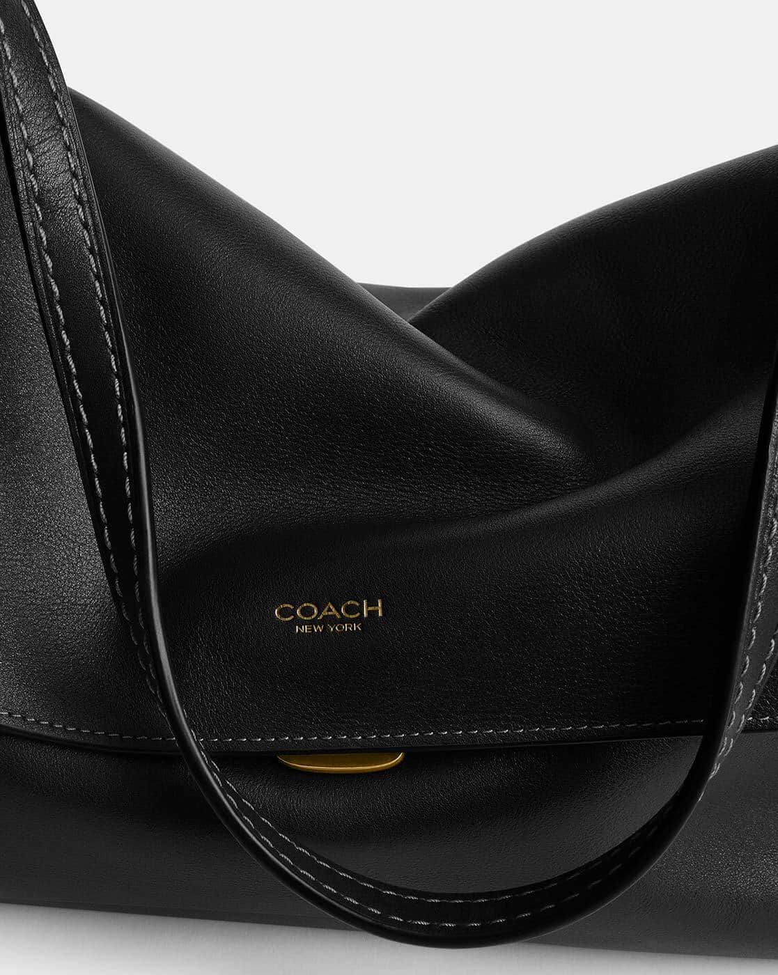 Buy Coach Chelsea 36 Natural Grain Leather Shoulder Bag | Black