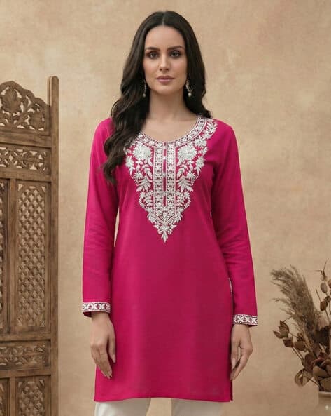 ASHRIFAB Women Embroidered Round-Neck Straight Tunic