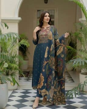 svaraa Women Floral Print Straight Kurta Set with Dupatta-picture-48