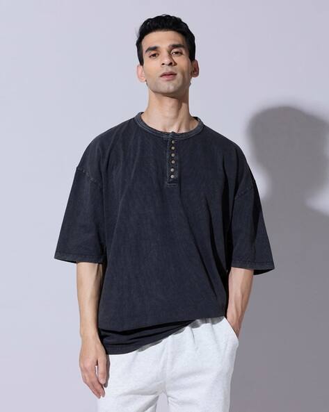SHOWOFF Men Regular Fit Henley-Neck T-Shirt with Short Sleeves